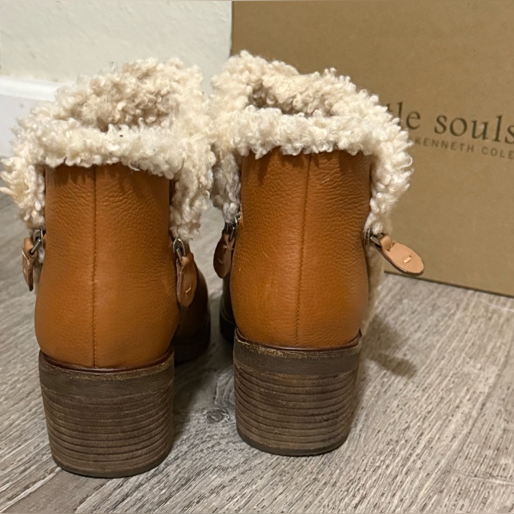 Gentle Souls by Kenneth Cole Cozy Zip Ankle Booties Leather Block Heel Boots 7.5 - Picture 5 of 5